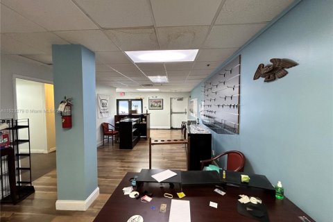 Propiedad comercial en venta en Hollywood, Florida № 1940472 - foto 20