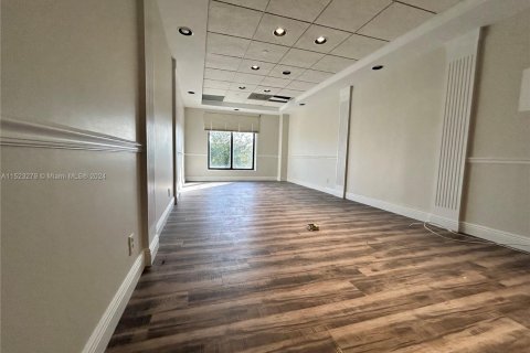 Propiedad comercial en venta en Hollywood, Florida № 1940472 - foto 27