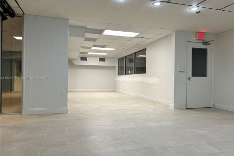 Propiedad comercial en venta en Hollywood, Florida № 1940472 - foto 9