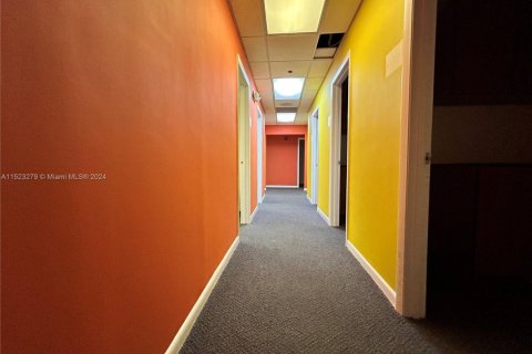 Propiedad comercial en venta en Hollywood, Florida № 1940472 - foto 30
