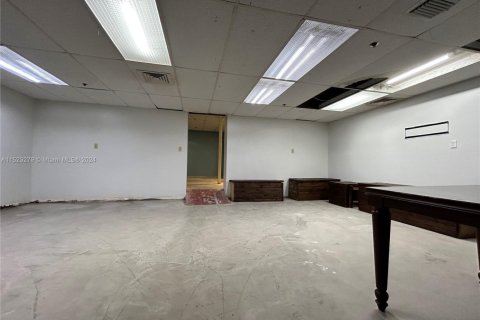 Propiedad comercial en venta en Hollywood, Florida № 1940472 - foto 13