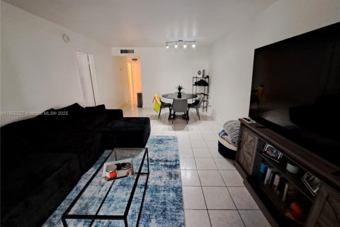 Copropriété à vendre à North Miami Beach, Floride: 1 chambre, 72.28 m2 № 1947569 - photo 11
