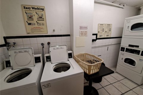 Copropriété à vendre à North Miami Beach, Floride: 1 chambre, 72.28 m2 № 1947569 - photo 17