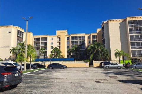 Condo à North Miami Beach, Floride, 1 chambre  № 1947569