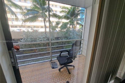 Copropriété à vendre à North Miami Beach, Floride: 1 chambre, 72.28 m2 № 1947569 - photo 12
