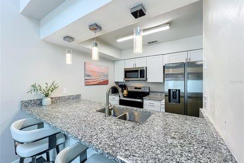 Touwnhouse à vendre à Orlando, Floride: 2 chambres, 101.36 m2 № 2378263 - photo 12