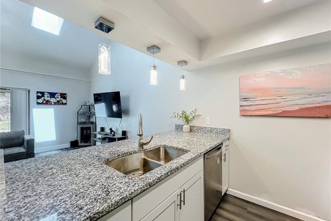 Touwnhouse à vendre à Orlando, Floride: 2 chambres, 101.36 m2 № 2378263 - photo 6