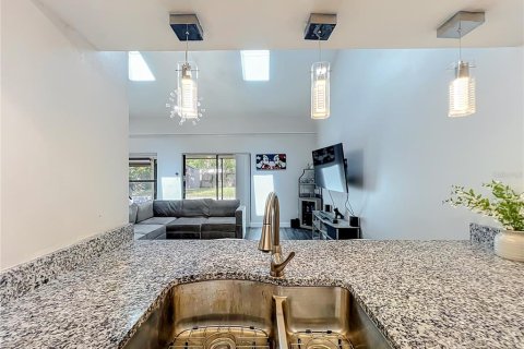 Touwnhouse à vendre à Orlando, Floride: 2 chambres, 101.36 m2 № 2378263 - photo 8
