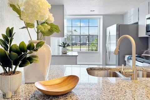 Купить кондоминиум в Сент-Питерсберг, Флорида 4 комнаты, 75.25м2, № 1751458 - фото 11