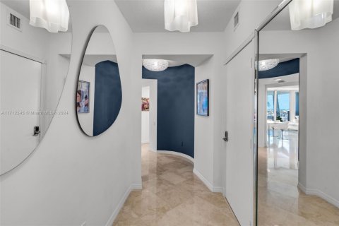 Condo in Miami Beach, Florida, 2 bedrooms  № 1812106 - photo 28
