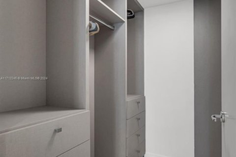 Condo in Miami Beach, Florida, 2 bedrooms  № 1812106 - photo 25