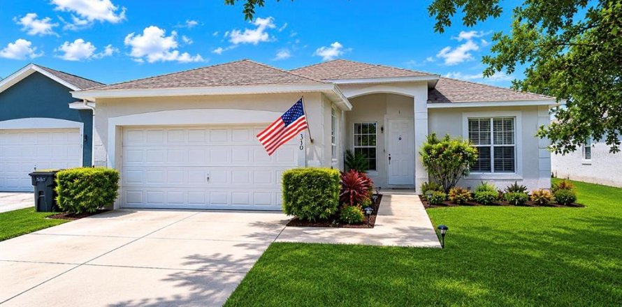 House in Davenport, Florida 5 bedrooms, 169.55 sq.m. № 2213476