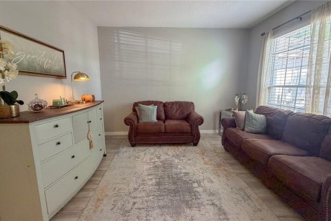 House in Davenport, Florida 5 bedrooms, 169.55 sq.m. № 2213476 - photo 2