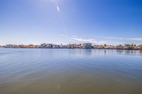Land in Saint Petersburg, Florida № 1535035 - photo 1