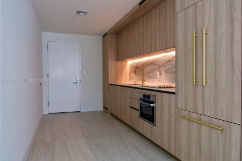 Condo in Miami, Florida, 1 bedroom  № 2389969 - photo 6