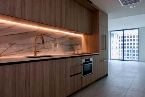 Condo in Miami, Florida, 1 bedroom  № 2389969 - photo 7