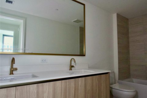 Condo in Miami, Florida, 1 bedroom  № 2389969 - photo 15