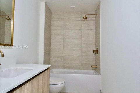 Condo in Miami, Florida, 1 bedroom  № 2389969 - photo 16