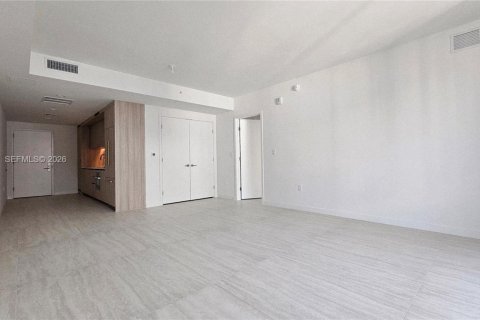 Condo in Miami, Florida, 1 bedroom  № 2389969 - photo 11