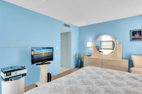 Condo in Aventura, Florida, 2 bedrooms  № 2020350 - photo 28