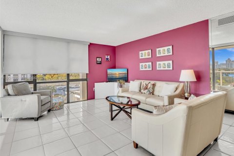 Condo in Aventura, Florida, 2 bedrooms  № 2020350 - photo 12