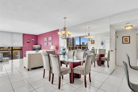Condo in Aventura, Florida, 2 bedrooms  № 2020350 - photo 7