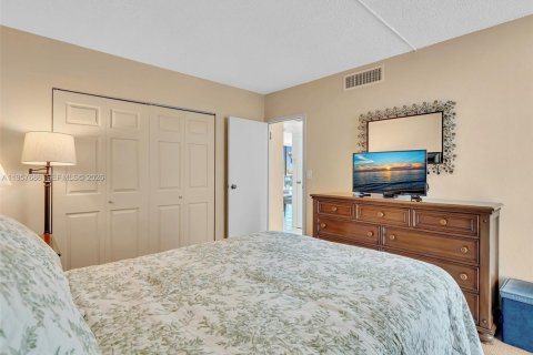 Condo in Aventura, Florida, 2 bedrooms  № 2020350 - photo 23