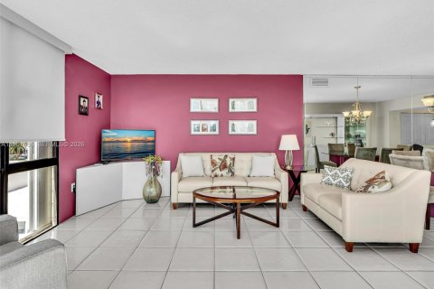 Condo in Aventura, Florida, 2 bedrooms  № 2020350 - photo 21