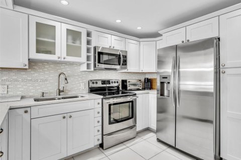 Condo in Aventura, Florida, 2 bedrooms  № 2020350 - photo 4