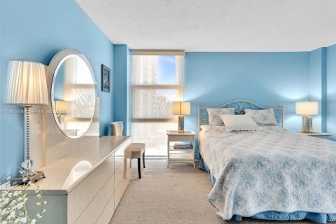 Condo in Aventura, Florida, 2 bedrooms  № 2020350 - photo 26