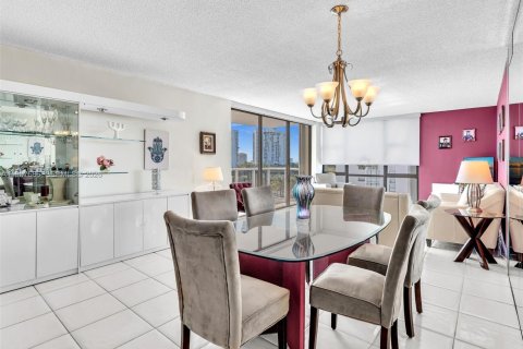 Condo in Aventura, Florida, 2 bedrooms  № 2020350 - photo 10