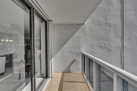 Condo in Aventura, Florida, 2 bedrooms  № 2020350 - photo 19