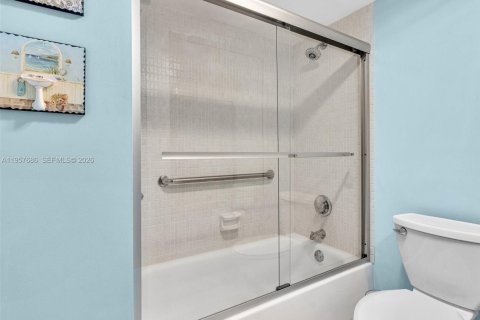 Condo in Aventura, Florida, 2 bedrooms  № 2020350 - photo 30