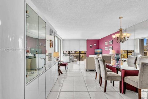 Condo in Aventura, Florida, 2 bedrooms  № 2020350 - photo 6