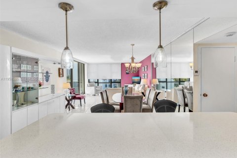 Condo in Aventura, Florida, 2 bedrooms  № 2020350 - photo 5