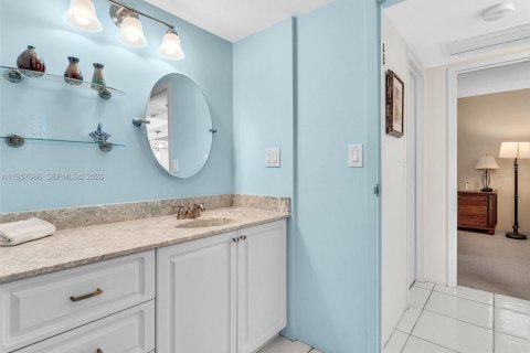 Condo in Aventura, Florida, 2 bedrooms  № 2020350 - photo 29
