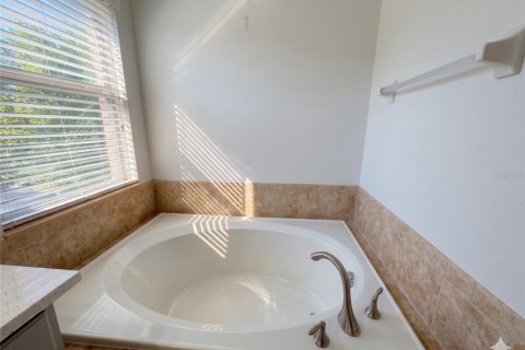 House in Kissimmee, Florida 5 bedrooms, 280.1 sq.m. № 2166730 - photo 24