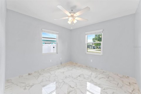 Villa ou maison à louer à Saint Petersburg, Floride: 3 chambres, 115.94 m2 № 2096072 - photo 14