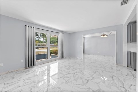 Villa ou maison à louer à Saint Petersburg, Floride: 3 chambres, 115.94 m2 № 2096072 - photo 5