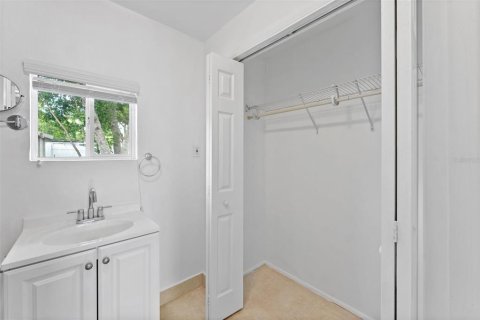 Villa ou maison à louer à Saint Petersburg, Floride: 3 chambres, 115.94 m2 № 2096072 - photo 20