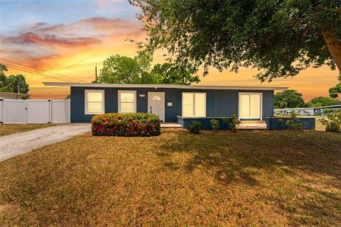 Villa ou maison à Saint Petersburg, Floride 3 chambres, 115.94 m2 № 2096072