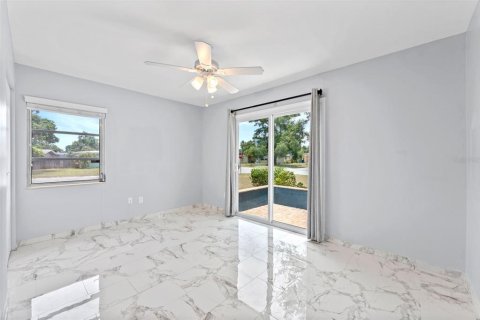 Villa ou maison à louer à Saint Petersburg, Floride: 3 chambres, 115.94 m2 № 2096072 - photo 18