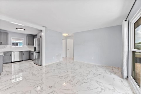 Villa ou maison à louer à Saint Petersburg, Floride: 3 chambres, 115.94 m2 № 2096072 - photo 6
