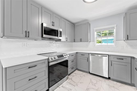 Villa ou maison à louer à Saint Petersburg, Floride: 3 chambres, 115.94 m2 № 2096072 - photo 8