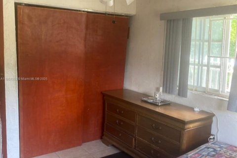House in Miami, Florida 4 bedrooms, 184.32 sq.m. № 1882434 - photo 26