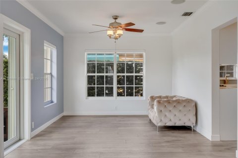 House in Surfside, Florida 2 bedrooms, 127.74 sq.m. № 1479150 - photo 14