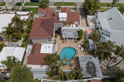 Villa ou maison à Clearwater, Floride 5 chambres, 375.6 m2 № 2401104