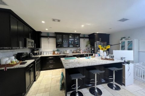 Casa en venta en Miami, Florida, 3 dormitorios, 124.86 m2 № 2002569 - foto 5