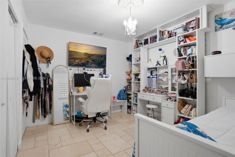House in Miami, Florida 3 bedrooms, 124.86 sq.m. № 2002569 - photo 27