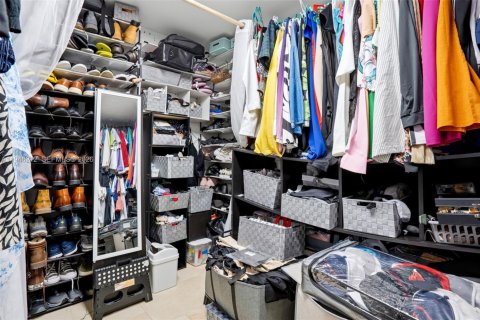 House in Miami, Florida 3 bedrooms, 124.86 sq.m. № 2002569 - photo 30